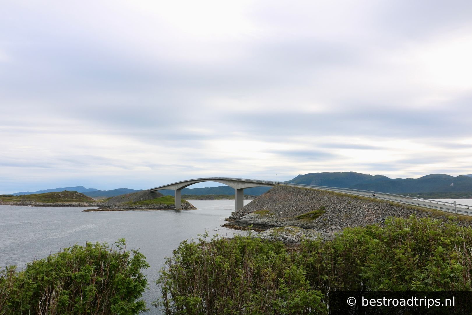 Myrbærholmbrua